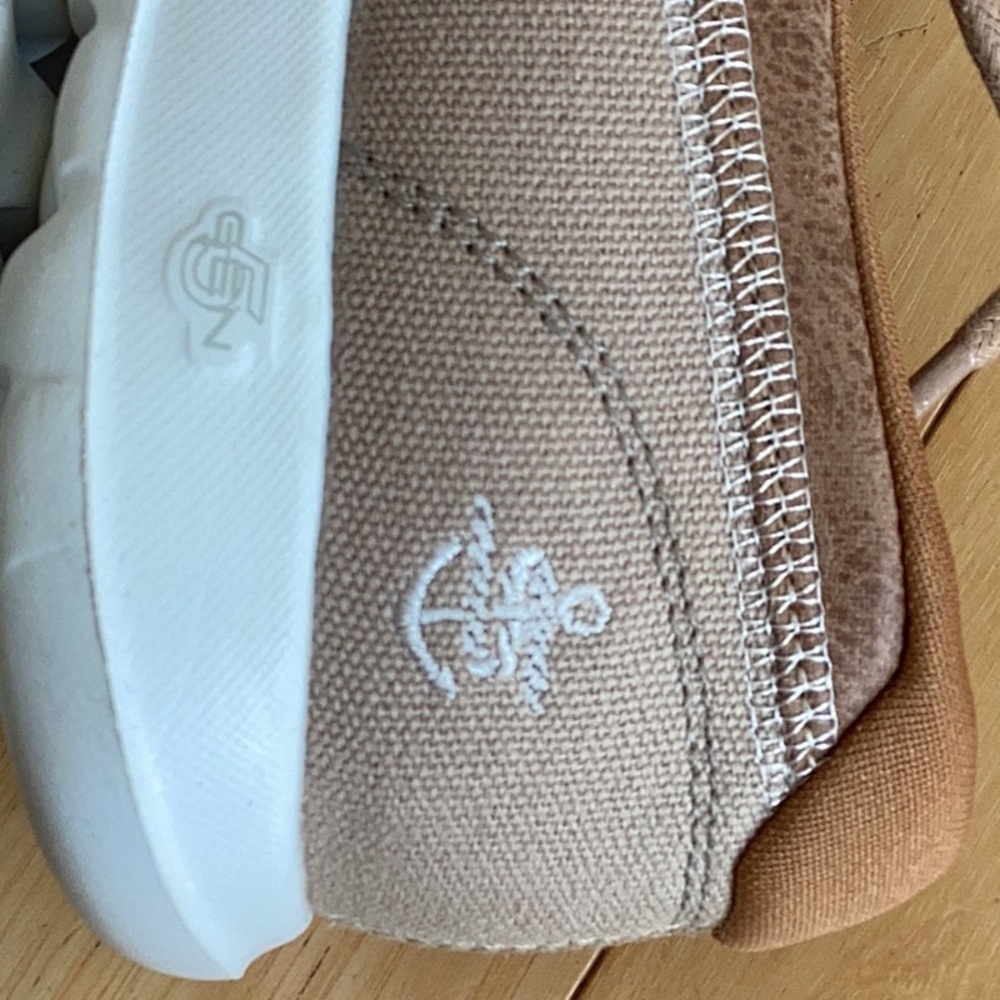 Skechers on the go GOGA Max Women's Tan boat shoes, women’s size 7 - Picture 12 of 16